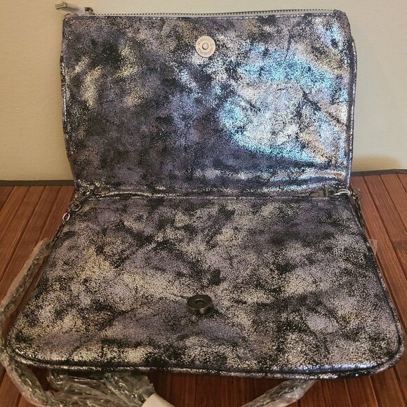 Urban Expressions Metallic Silver Zippered Purse NWT - Picture 2 of 8